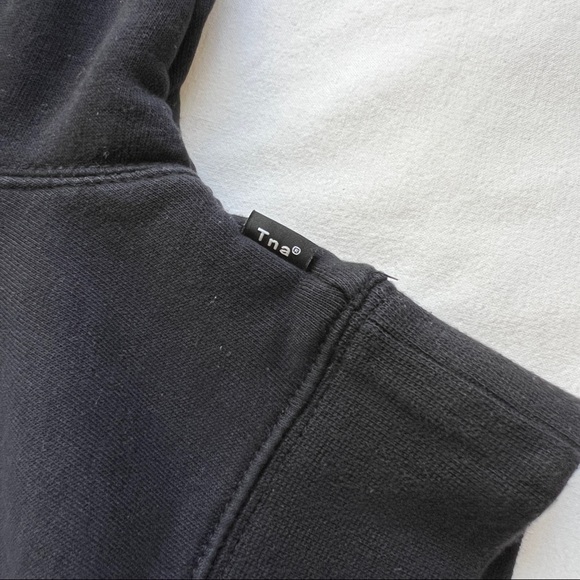 Aritzia Tna Airy Fleece Boyfriend 1/4 Zip Cropped Sweatshirt XS - Picture 9 of 10